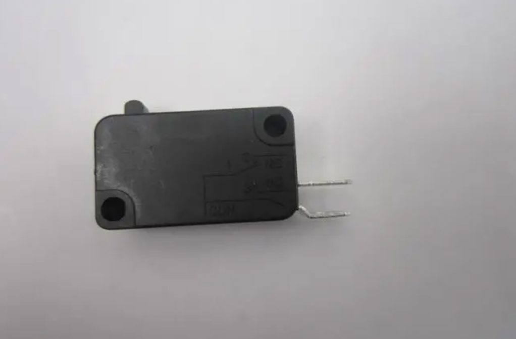 華工公司產(chǎn)品出廠(chǎng)合格率達(dá)100%，顧客滿(mǎn)意率達(dá)99%，受到用戶(hù)好評(píng)